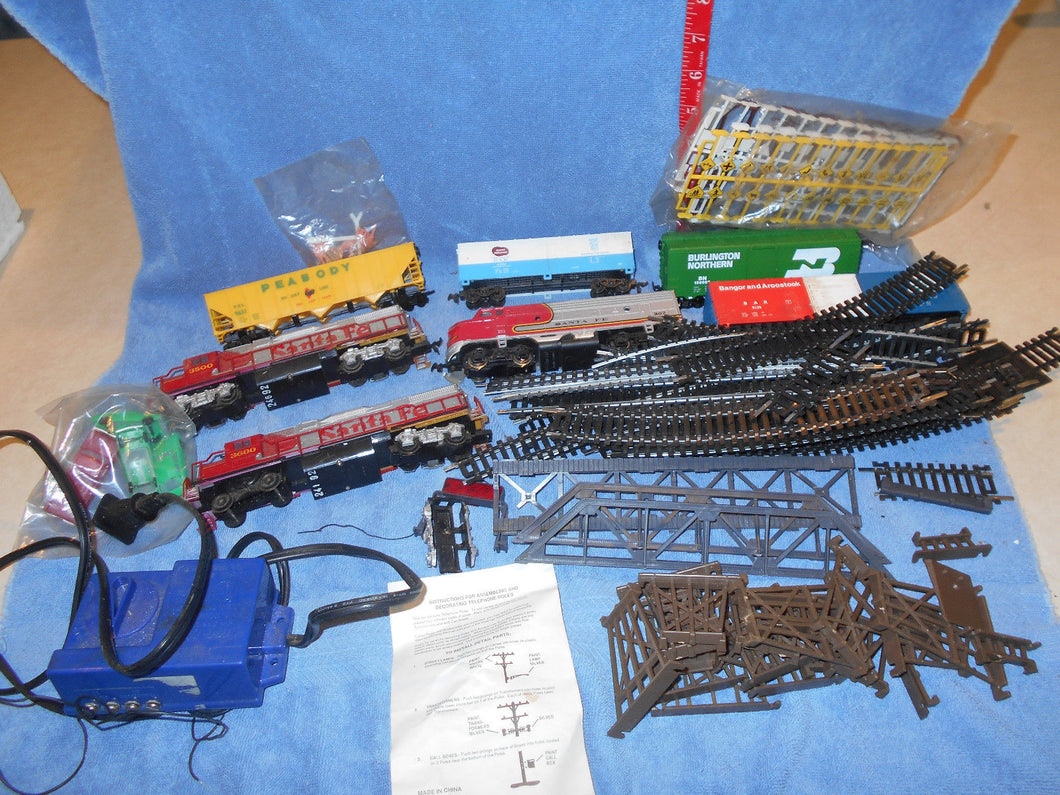 Vintage Large Lot of Miscellaneous Trains and Accessories #2044