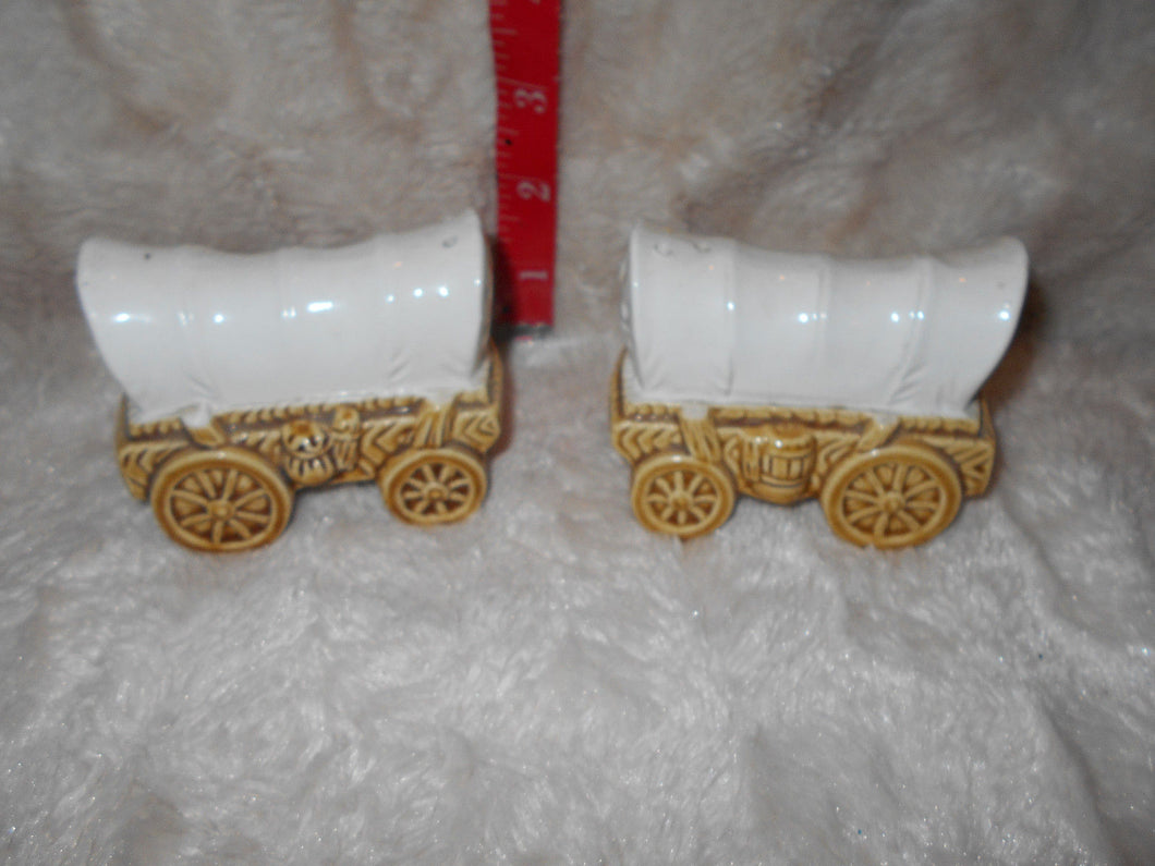 Vintage  Ceramic Covered Wagon Salt & Pepper Shakers (462)