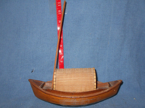 Antique Model of New Guinean or Australian Sampon #2033