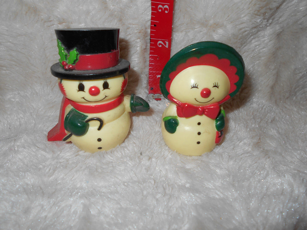 Vintage Hallmark Snow Man/Woman Salt & Pepper Holder (458)