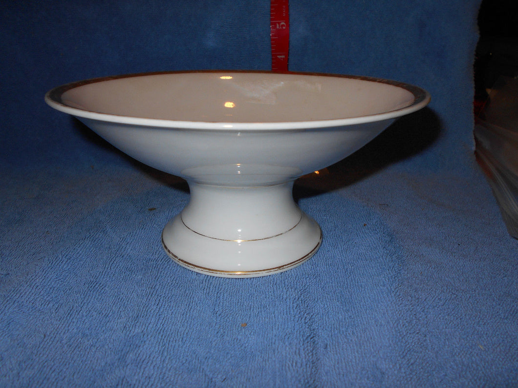 Vintage  Milk Glass Pedestal Fruit Bowl (15)