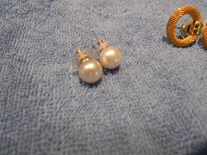 Vintage Faux Pearl Earrings (505)