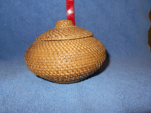 Vintage One-Rod Coiled, Space-Stitched Lidded Basket (21)