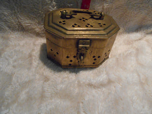 Vintage  Brass Footed, Hinged Cricket/Trinket Box (824)