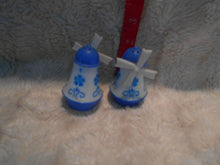 Vintage Salt & Pepper Shakers 9