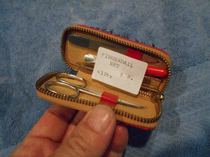 Vintage Vintage Fingernail Clipping Set (520)