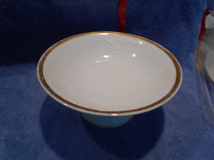 Vintage  Milk Glass Pedestal Fruit Bowl (15)