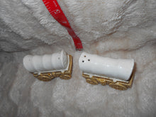 Vintage  Ceramic Covered Wagon Salt & Pepper Shakers (462)