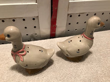 Vintage Porcelain Goose  Salt & Pepper Shakers (413)
