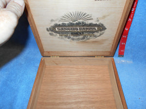 Vintage Cigar Box: Honduras (16)