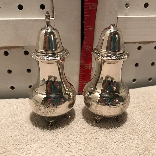 Set of Reproduction Silverplate Sheffield Design Salt & Pepper Shakers (403)