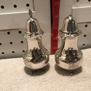 Set of Reproduction Silverplate Sheffield Design Salt & Pepper Shakers (403)