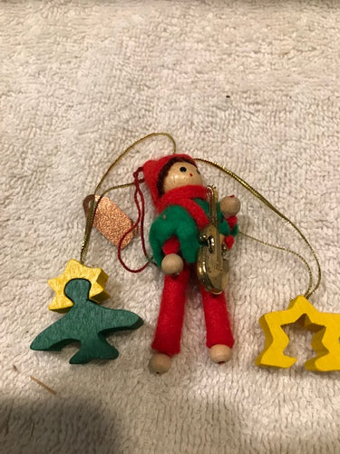 Small Wooden Fiddling Ornament (29)