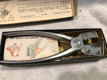 Vintage Texan Nut Sheller In Original Box (#102a)