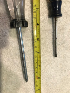 Vintage set of 2 Screw Drivers (212)