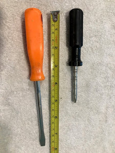 Vintage Set of 2 Screw Drivers (#213)