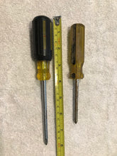 Vintage Set of 2 Screw Drivers (#214)