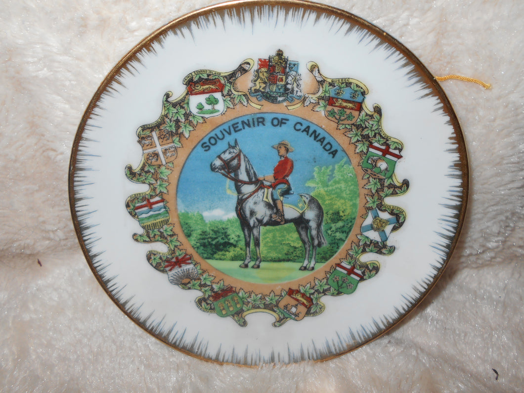 Vintage Canada Souvenir Plate (2)